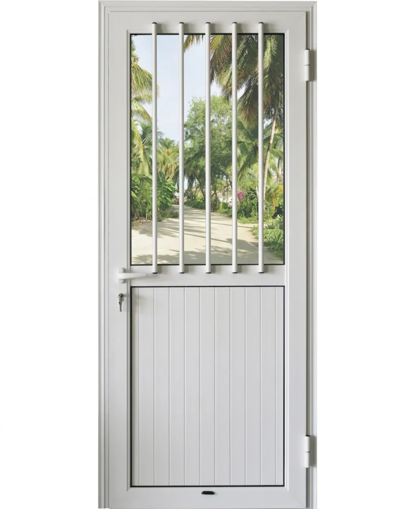 EA – PORTE ALU BLANC BAREAUDEE 890*2170 GAUCHE (AI Enhanced) EA - PORTE ALU BLANC BAREAUDEE 890*2170 GAUCHE – Image 1